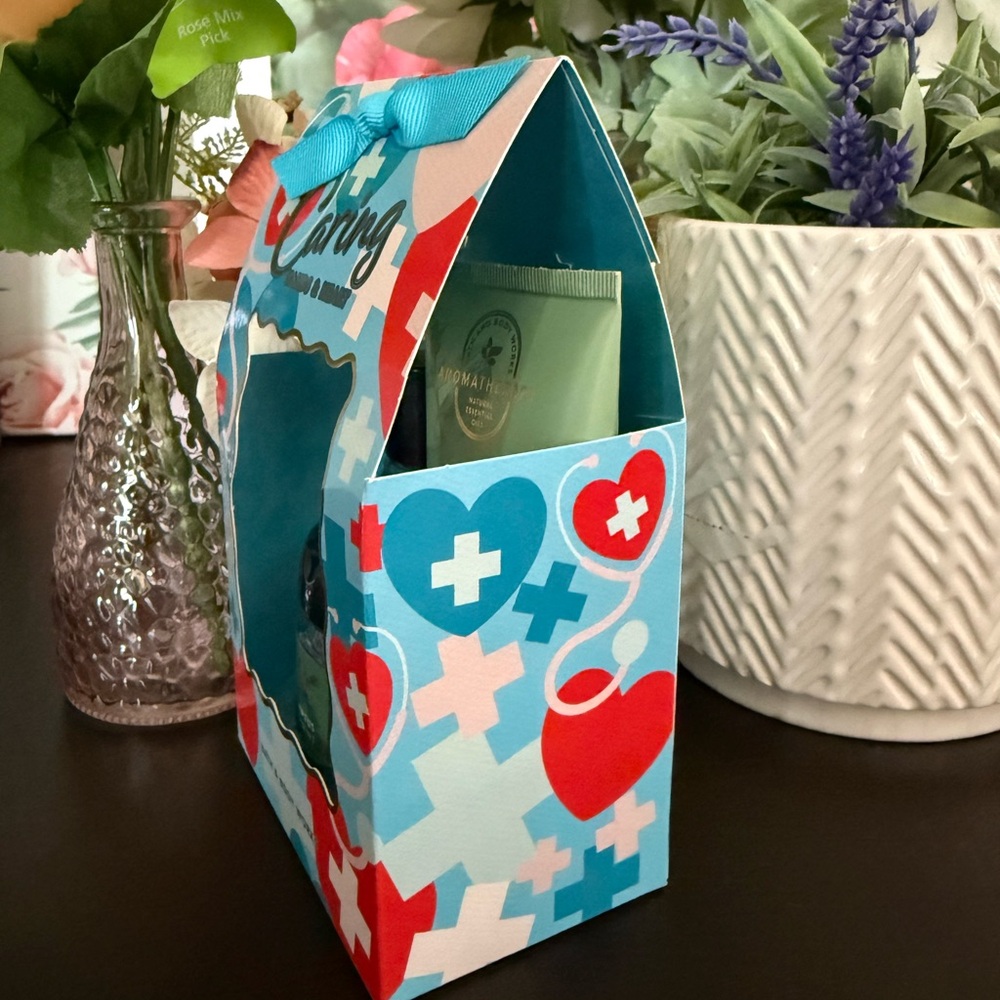 🆕🩺 BATH & BODY WORKS “HANDS & HEART” EUCALYPTUS & SPEARMINT 3-PIECE GIFT SET - Picture 3 of 5